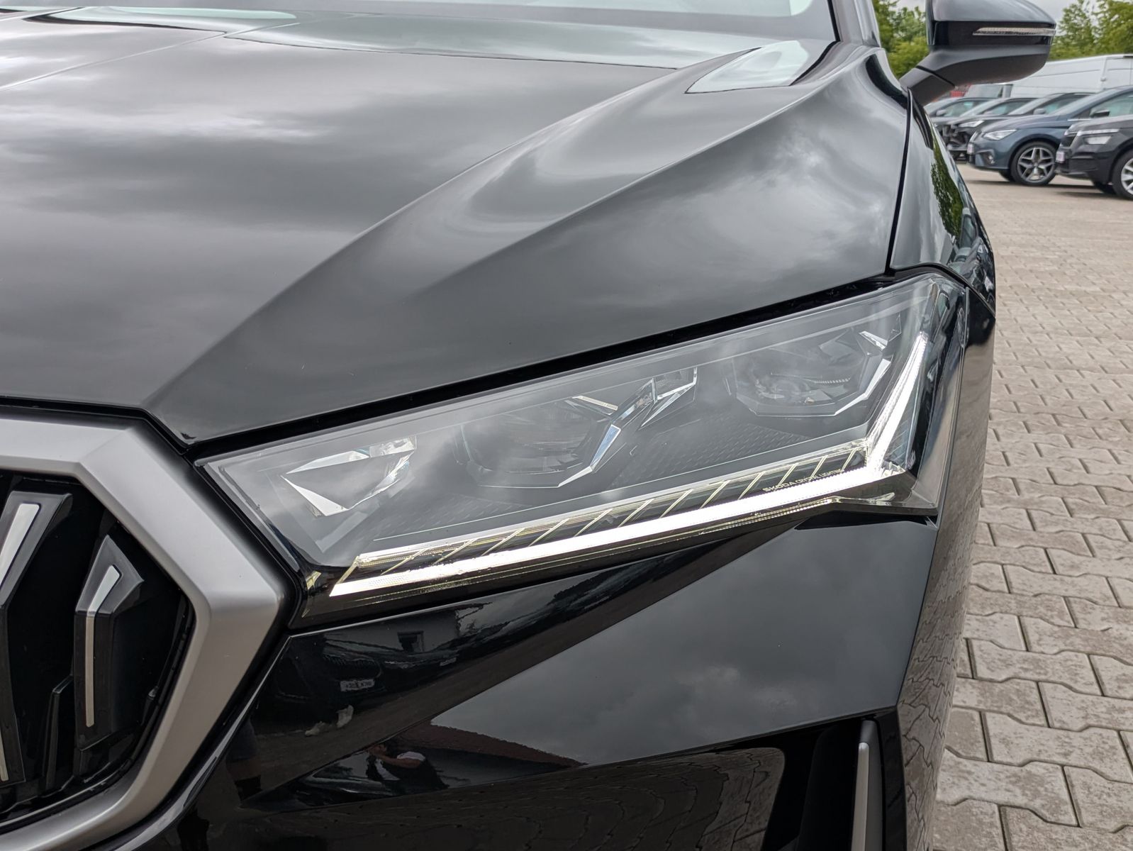 Fahrzeugabbildung SKODA Superb 2.0 TDI 4x4 Selection MATRIX*AHK*5J GAR.