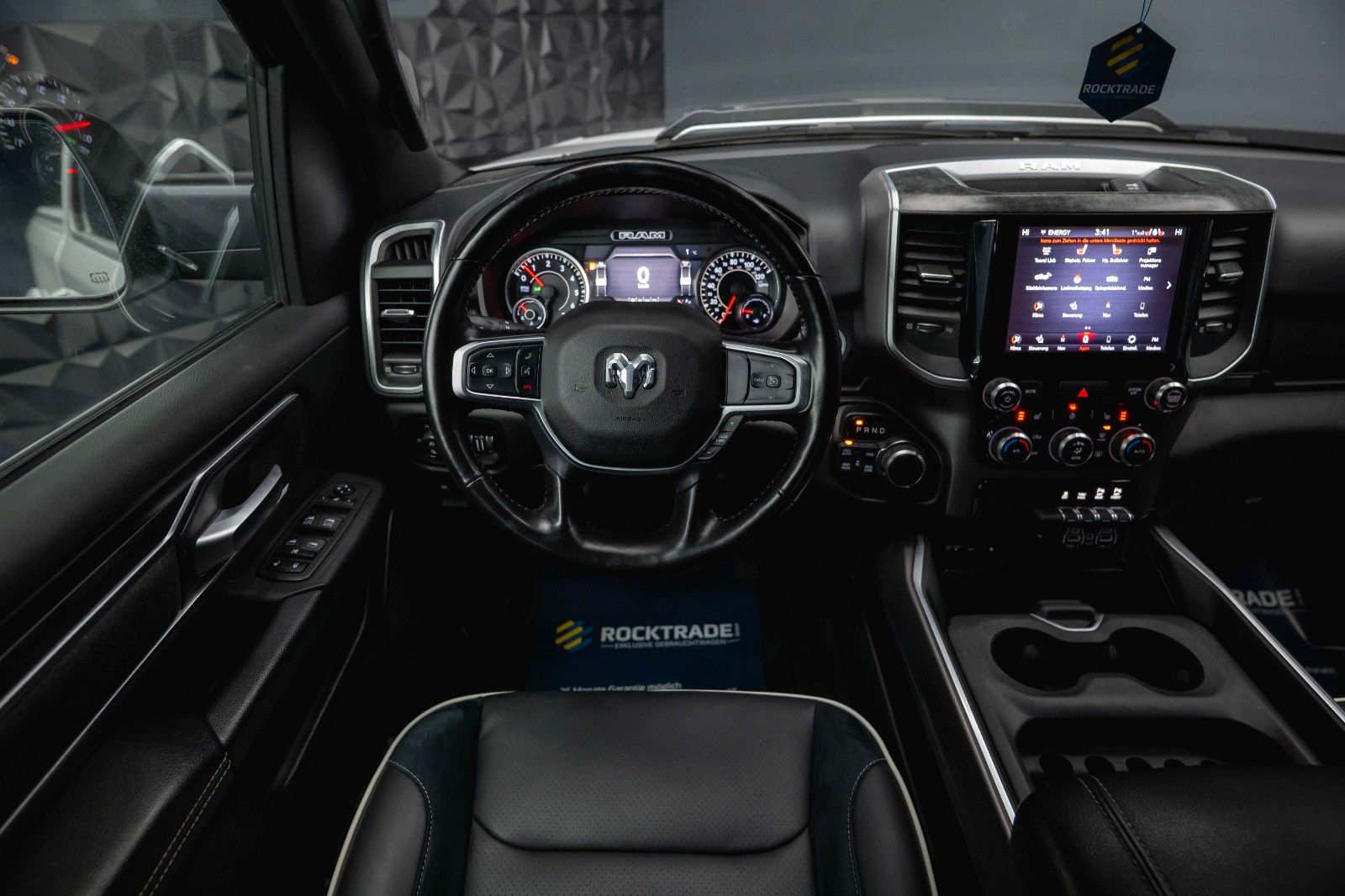 Fahrzeugabbildung Dodge RAM 5.7 V8 HEMI 4x4 OFFROAD Night-Paket *LED*19%