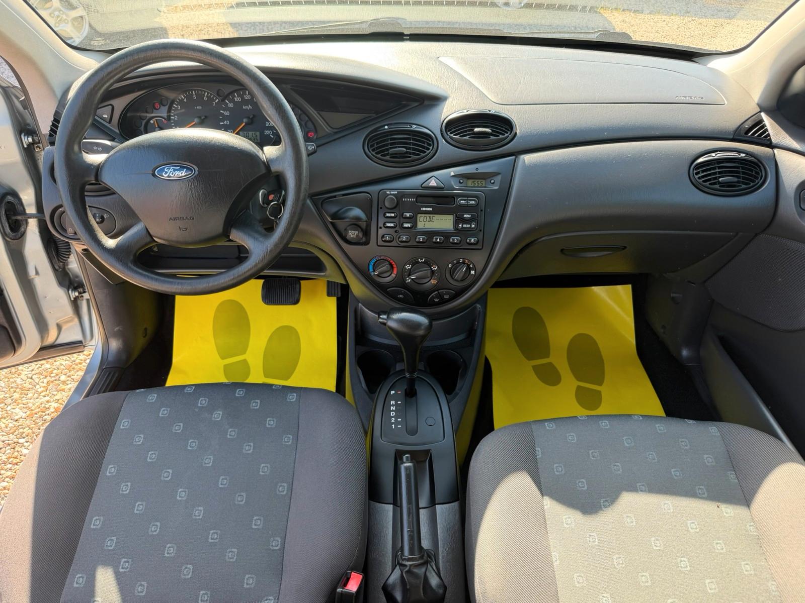 Ford Focus 2004 — photo 11