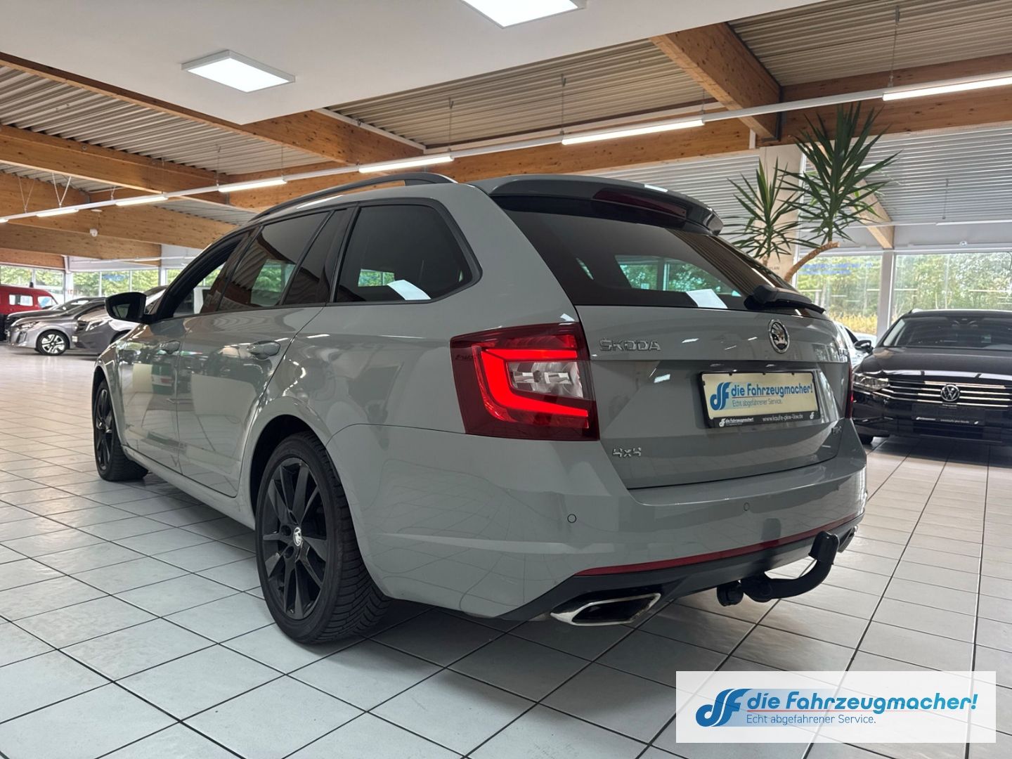 Fahrzeugabbildung SKODA Octavia Combi RS 4x4 Sportpaket AHK Navi LED *EX