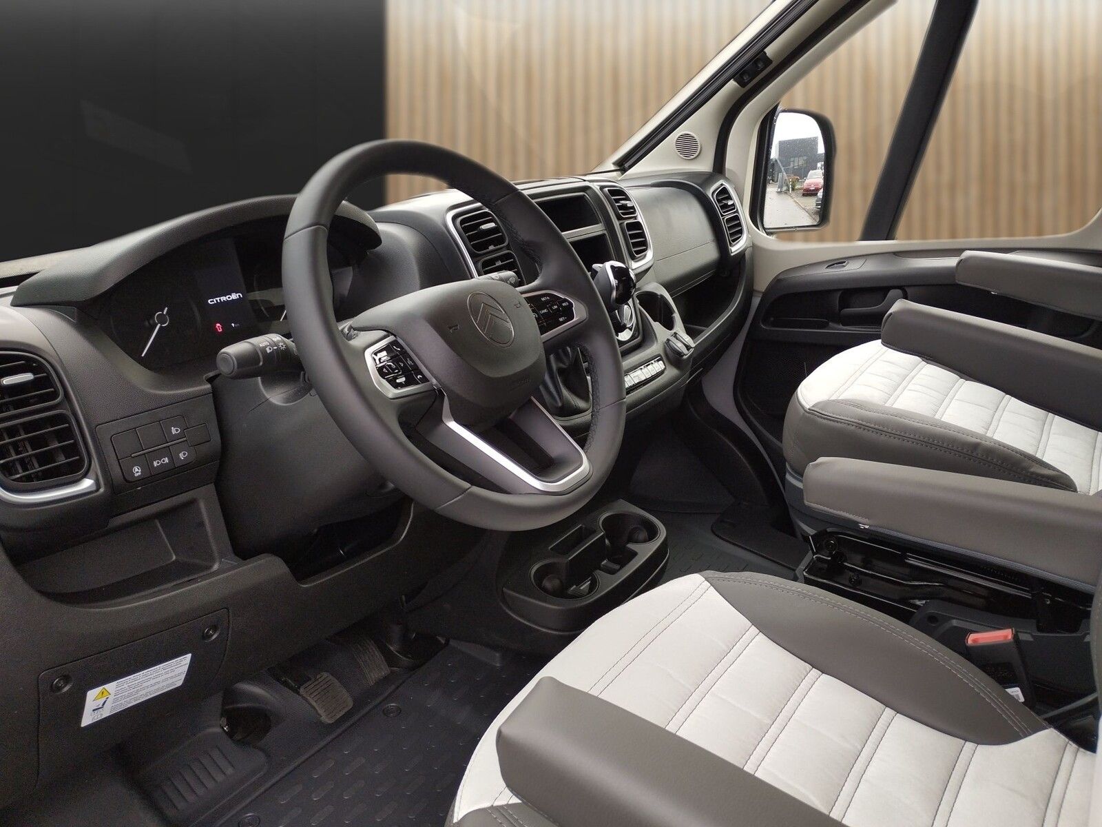 Fahrzeugabbildung Sunlight Adventure Cliff 600 Automatik, Dörr Edition, LTE