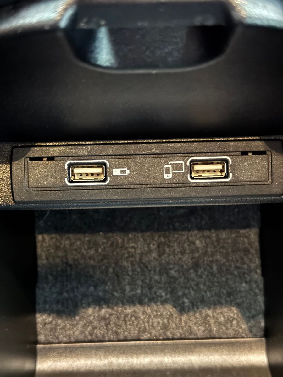 Fahrzeugabbildung Mercedes-Benz GLA 200 7G-DCT SPORTPAKET URBAN NAVI LED KAMERA