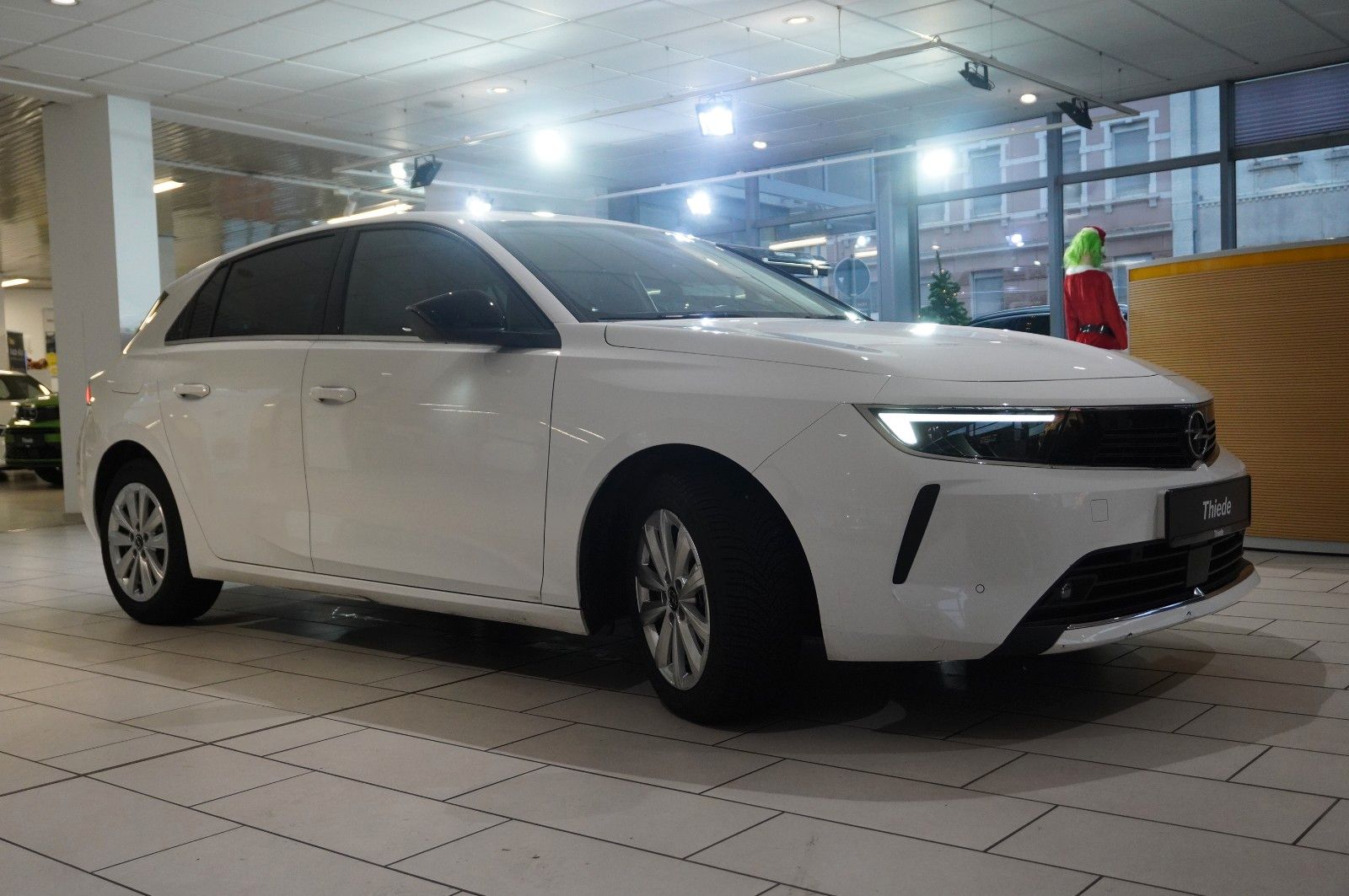 Fahrzeugabbildung Opel Astra L Lim. 1.2T ELEGANCE NAVI/LED/KAMERA/SPORT