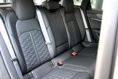 AUDI RS6 Avant /DYNAMIK+/ B&O/ STANDHZG/ SPORTABGAS AUDI RS6 Avant /DYNAMIK+/ B&O/ STANDHZG/ SPORTABGAS