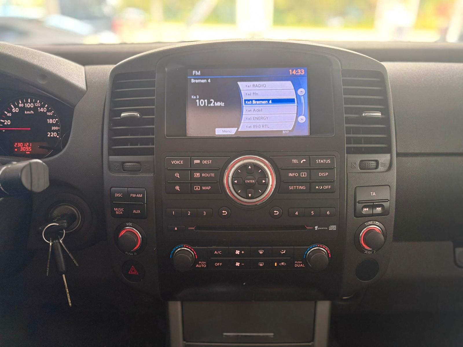 Nissan Navara Double cabine 3.0 231ch - Attelage - Régulateur - Ecran tactile - Sièges chauffants