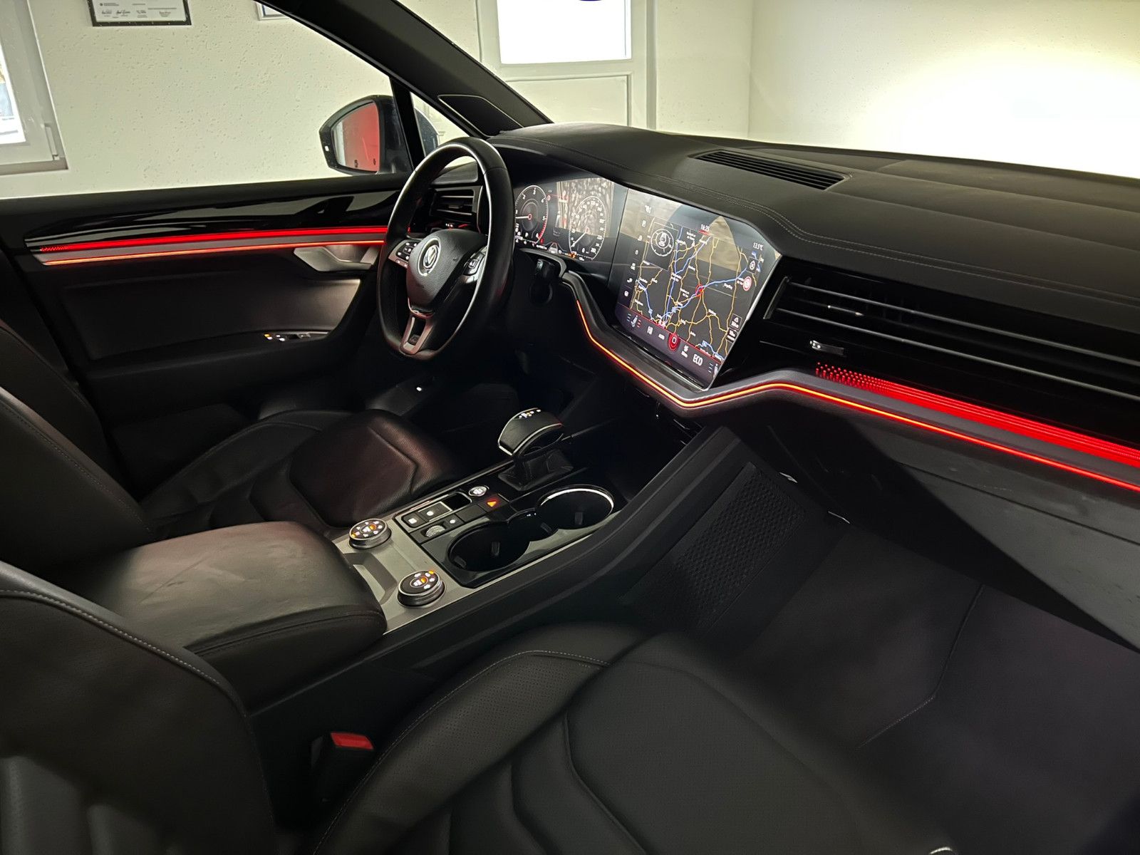 Fahrzeugabbildung Volkswagen Touareg R-LINE 4Motion/MASSAGE/ACC/AHK/INNOVIS.