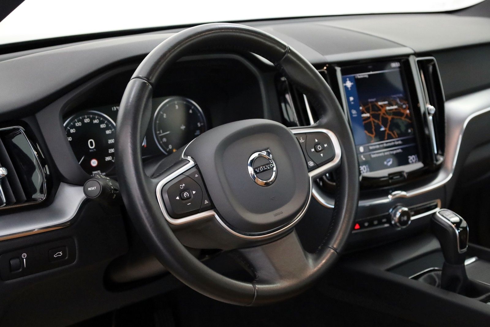 Fahrzeugabbildung Volvo XC60 D4 Momentum Pro,Leder,Navi,LED,Carplay,PDC