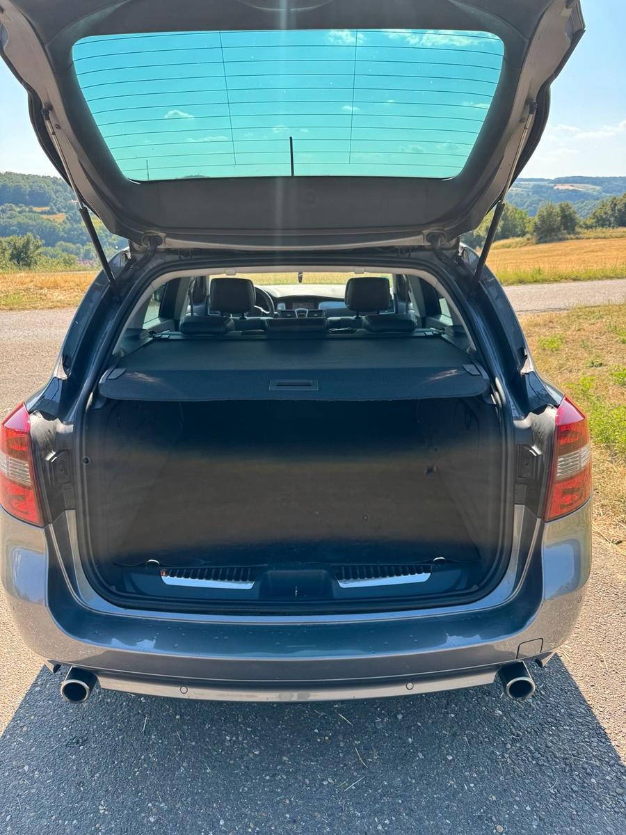 Renault Laguna 2011 — photo 12