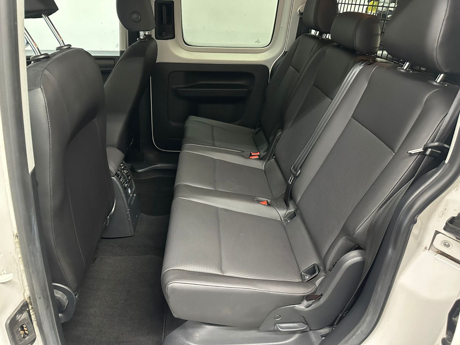 Fahrzeugabbildung Volkswagen Caddy Maxi 2,0TDI 5-Sitzer*AHK*TEMPO*NAVI*