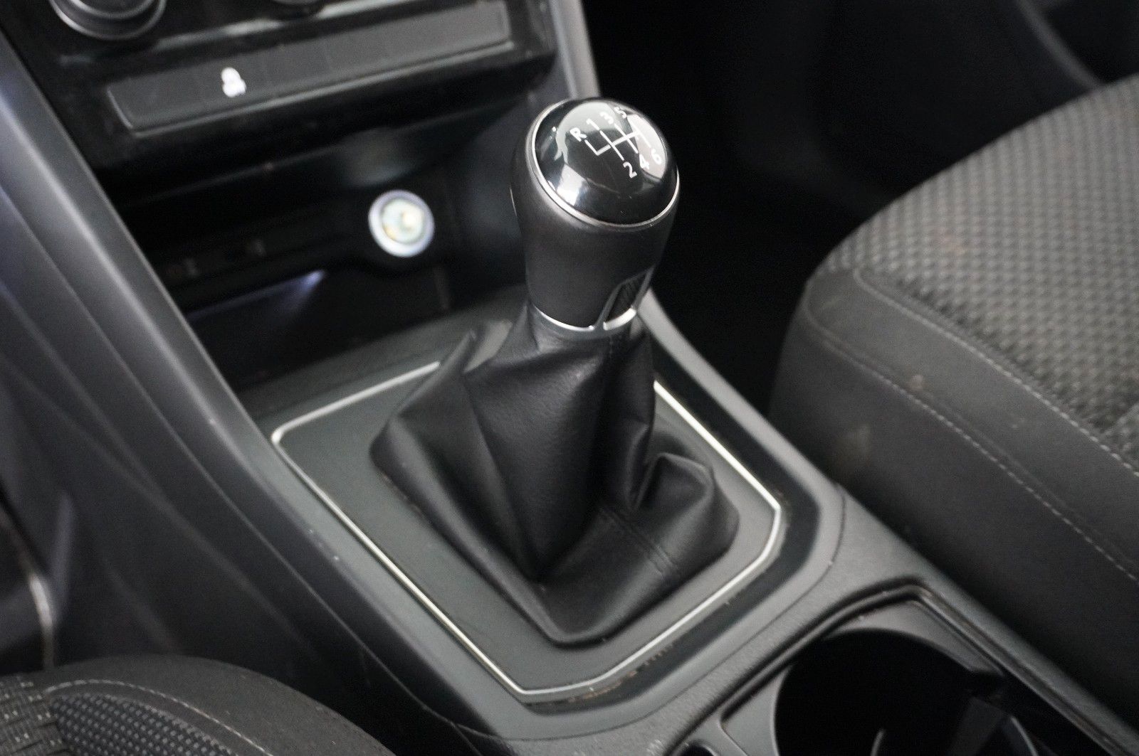 Fahrzeugabbildung Volkswagen Touran 1.6 TDI COMFORTLINE 7-SITZER ACC/SHZ/AHK