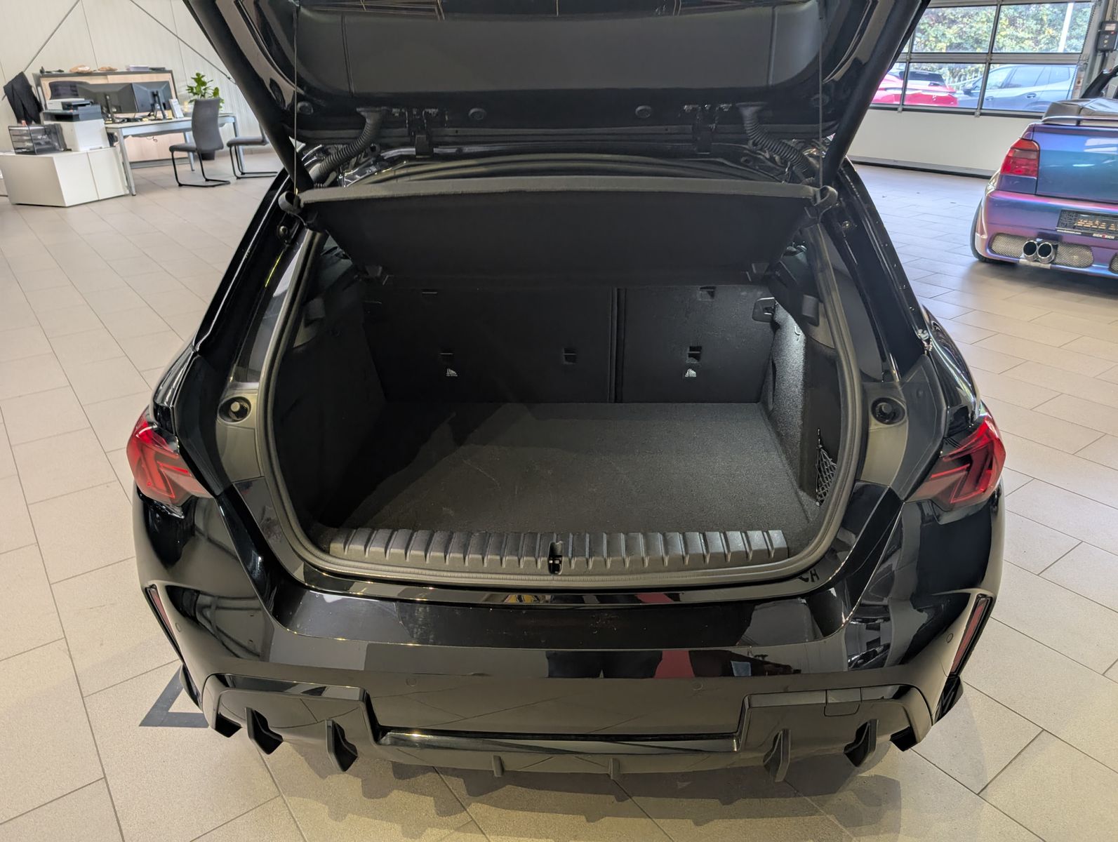 Fahrzeugabbildung BMW 123 i xDrive M-Sport Massag H/K Kamera Pano AHK