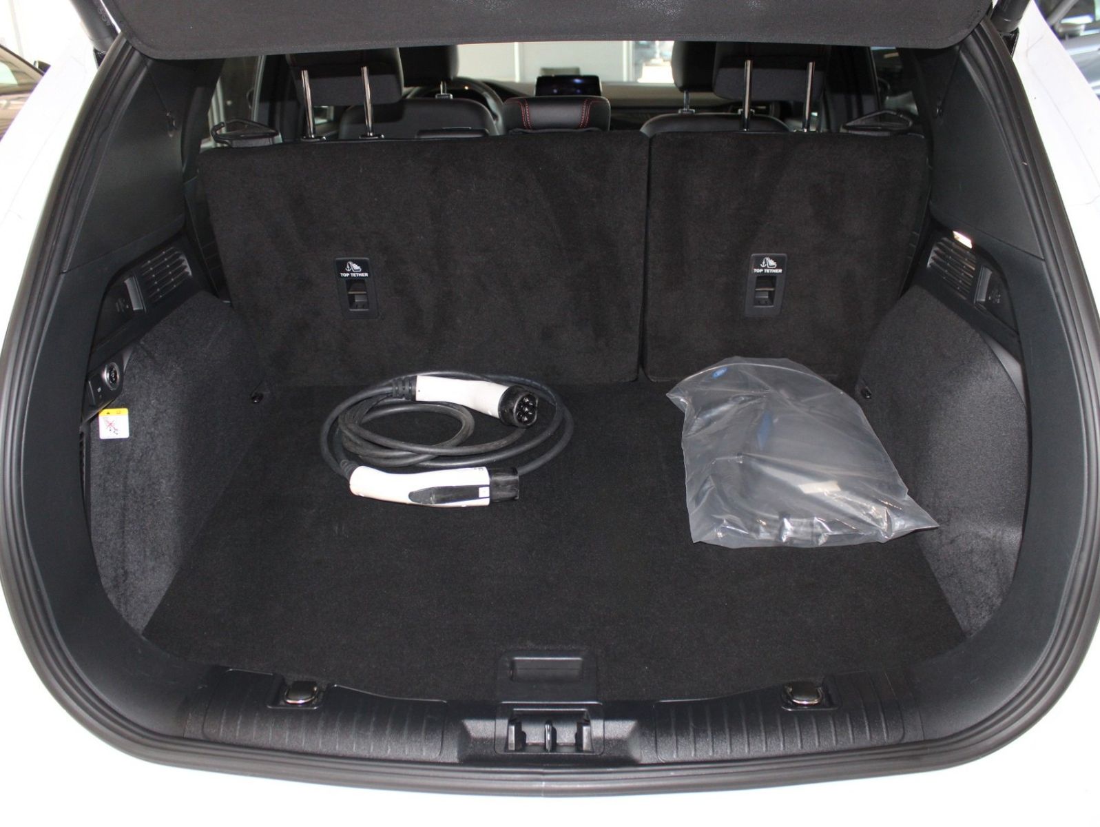 Fahrzeugabbildung Ford Kuga 2.5 PHEV ST-Line X Aut. AHK PANO ACC uvm.