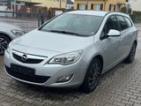 Opel Astra J Sports Tourer Edition - Opel Astra aus 2011 mit Diesel-Antrieb