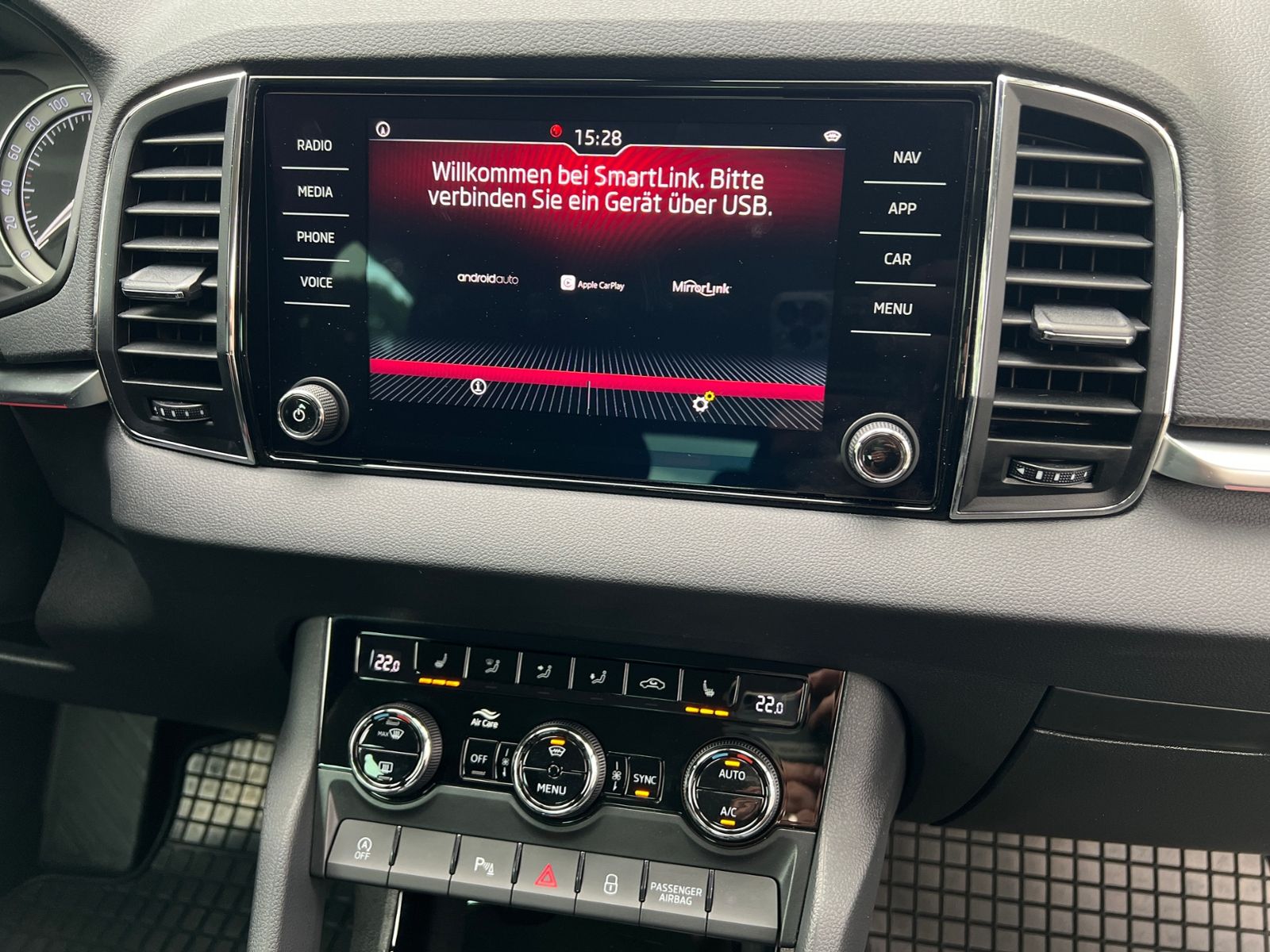 Fahrzeugabbildung SKODA Karoq Style 1.5 TSI DSG *AHK, LED, SmartLink, Ka