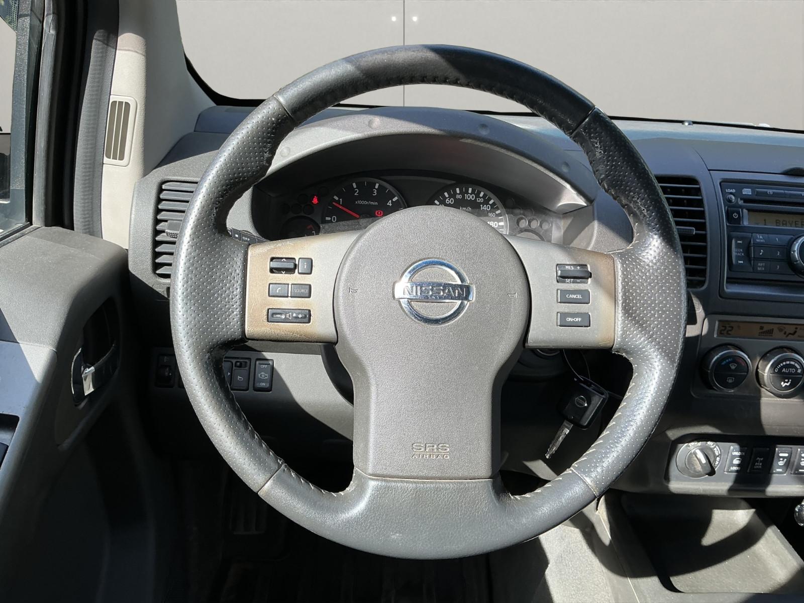 Nissan Navara Double Cab LE 4x4 | 171 ch | BVA | Cuir | Toit ouvrant | Sièges chauffants électriques | Attelage