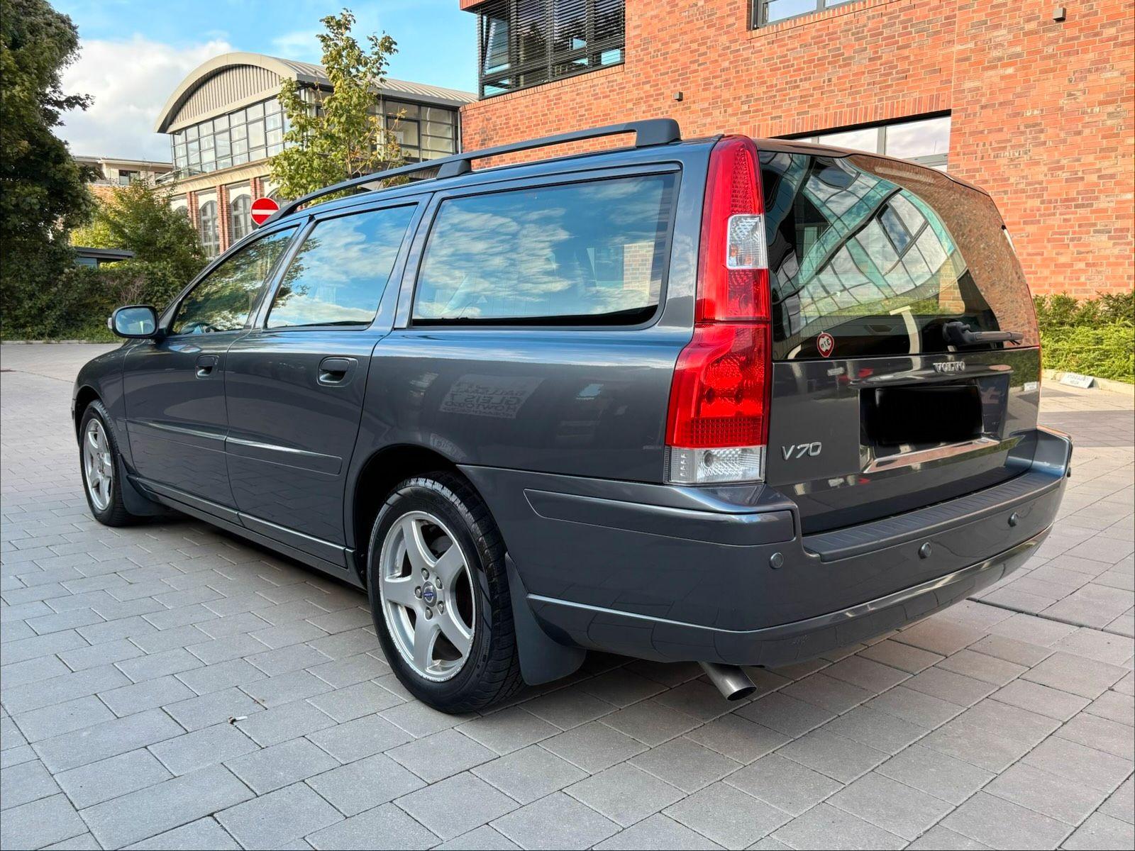 Volvo V70 2007 — interior