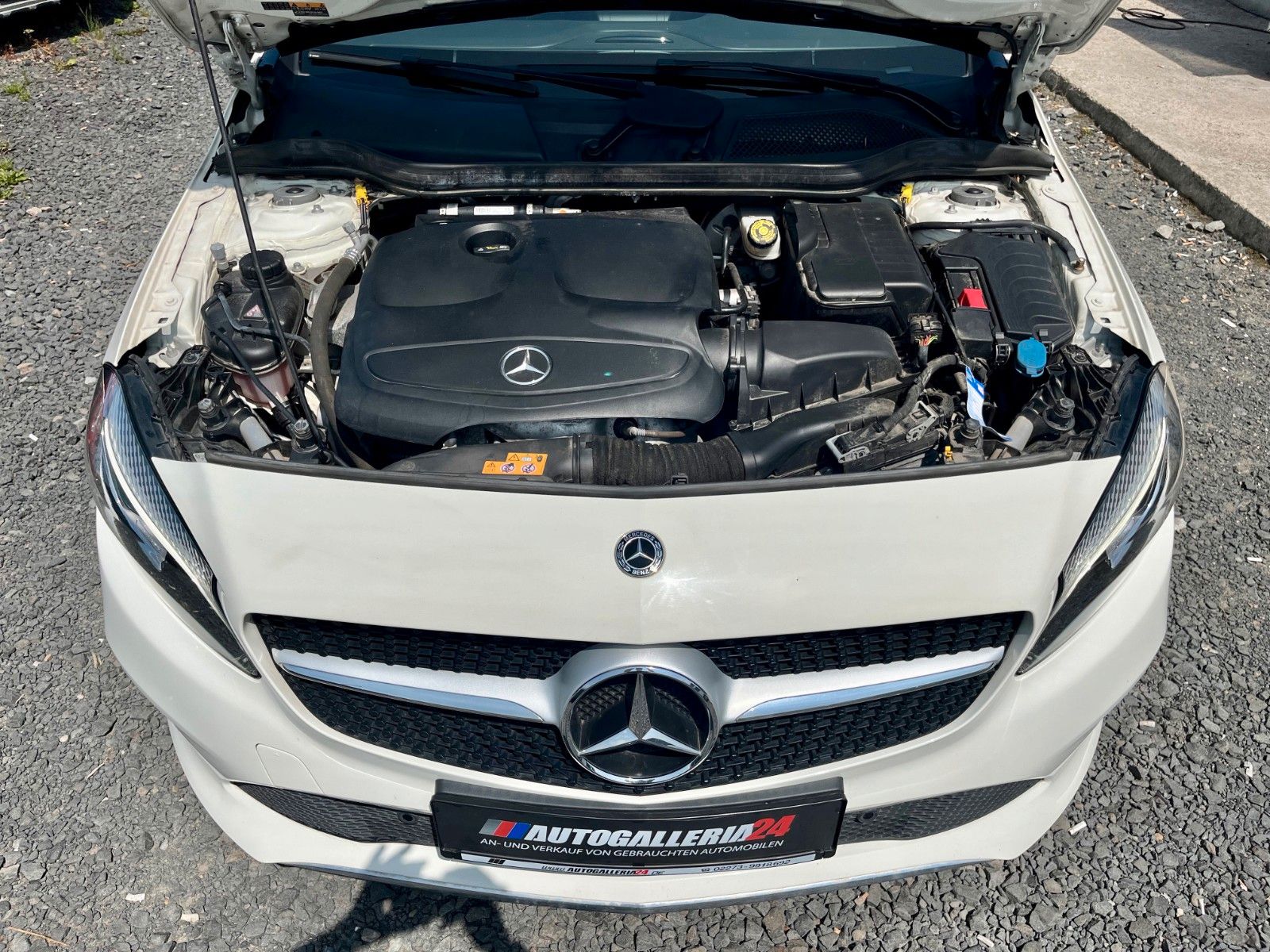 Fahrzeugabbildung Mercedes-Benz A 180 BE URBAN Navi LED SPORTSITZE Leder 2.HAND
