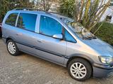 Opel Zafira 2.2 - - Opel Zafira aus 2003: 2.2