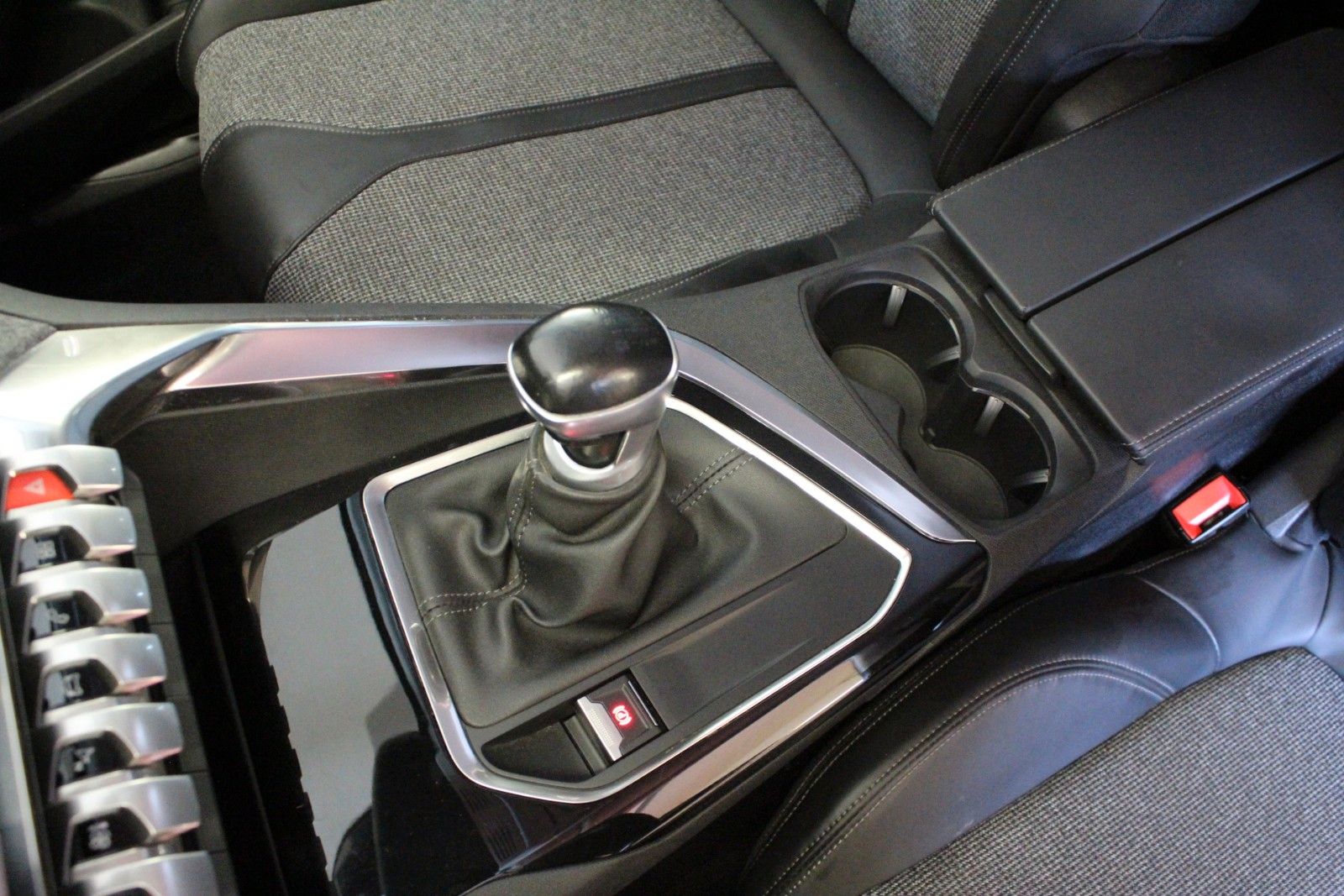Fahrzeugabbildung Peugeot 5008 Allure 2.0 Blue HDi 150  7 Sitzer