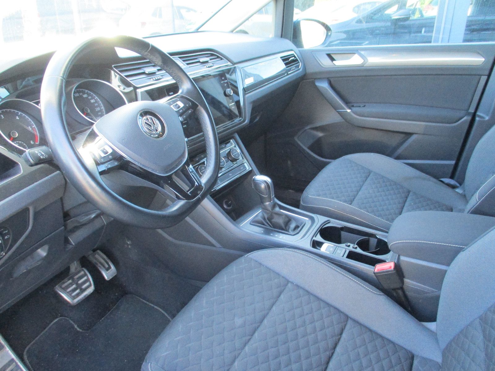 Fahrzeugabbildung Volkswagen Touran  1.6 TDI BMT  Automatik Join  AHK