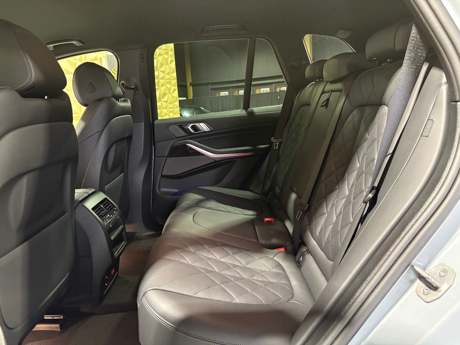 Fahrzeugabbildung BMW X5 30 d xDrive M Sport/HEAD-UP/360°/SOUND/AMBIEN