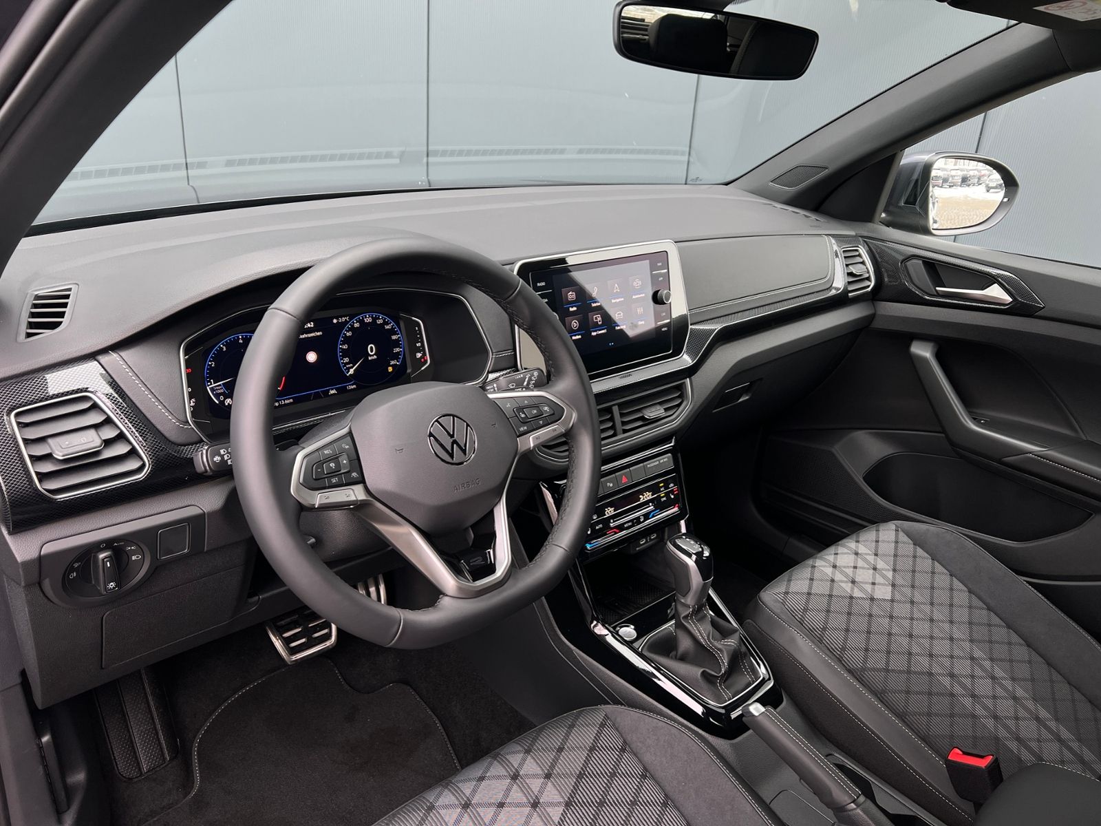 Fahrzeugabbildung Volkswagen T-Cross R-Line 1.5 TSI DSG *AHK, IQ.LIGHT, ACC,