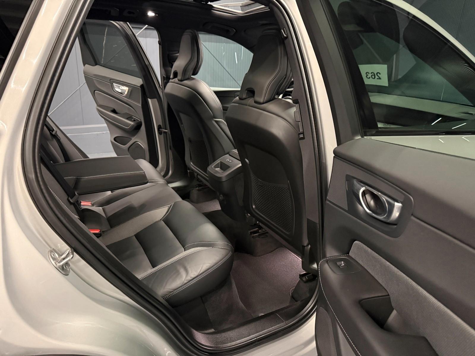 Volvo XC60 Plus Dark AWD *21Zoll*PANORAMA*Kristallglas