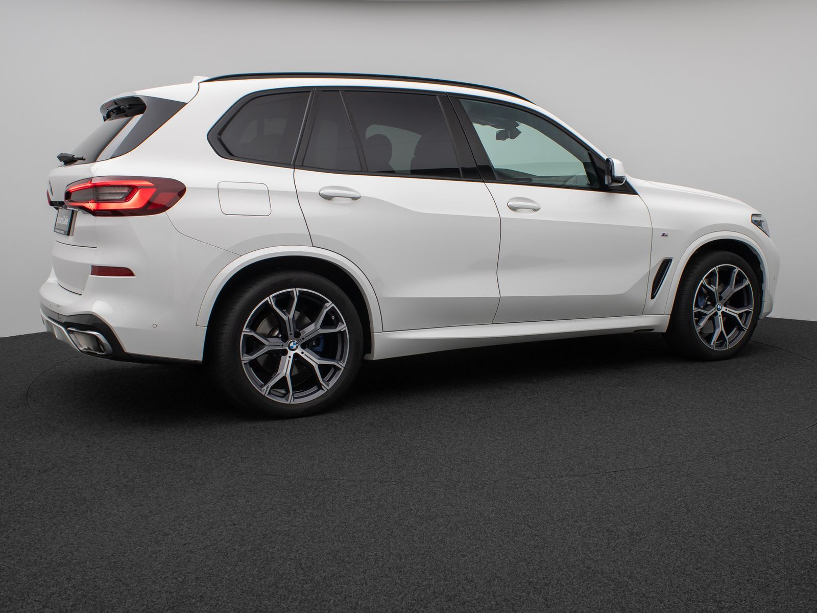Fahrzeugabbildung BMW X5 xD30d M Sport Panoram Kamera HUD DAB HiFi 21"