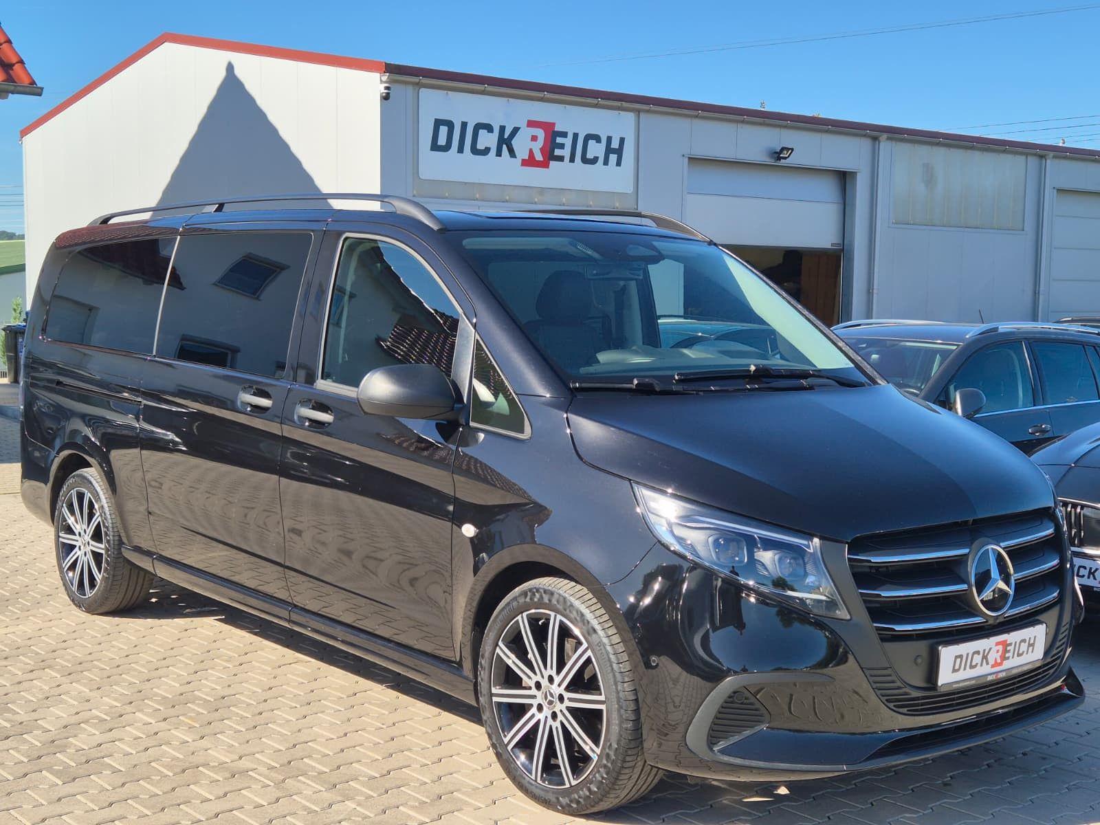 Fahrzeugabbildung Mercedes-Benz Vito 119 Tourer lang SELECT extralang LEDER*AHK