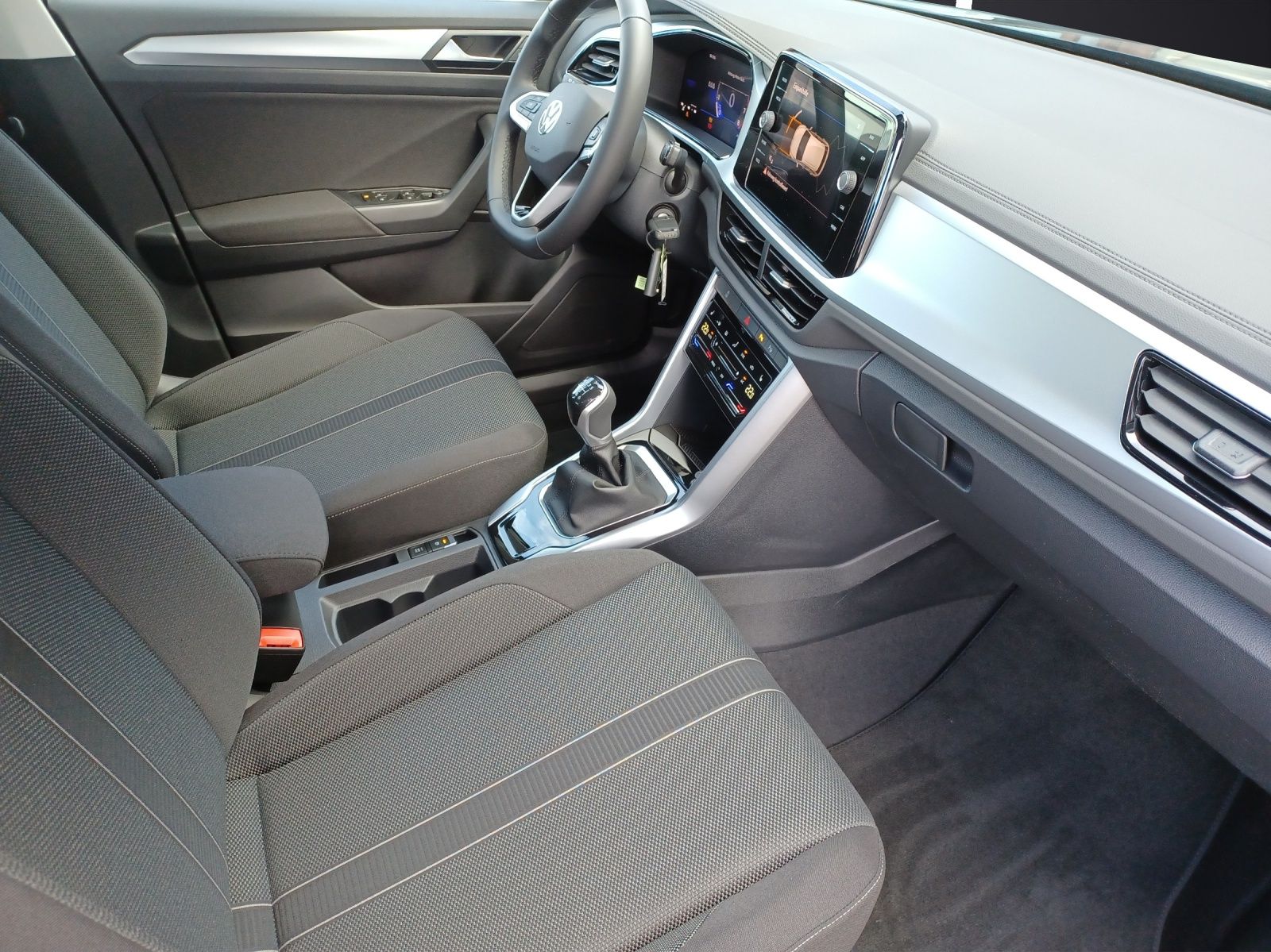 Fahrzeugabbildung Volkswagen T-Roc TSI Life LED CarPlay AID ACC RFK SH LM