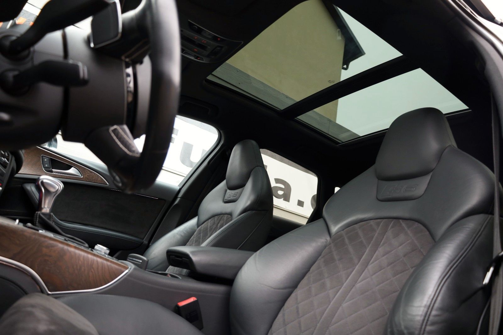 Fahrzeugabbildung Audi S6 Avant 4.0 TFSI quattro Leder,Navi,LED,HUD,Pan