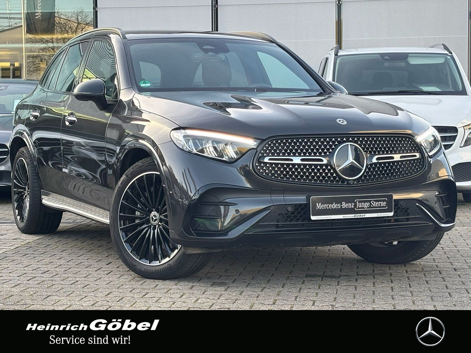 Fahrzeugabbildung Mercedes-Benz GLC 300 d 4M AMG*PANO*AHK*20ZOLL*360°KAM*DISTRON