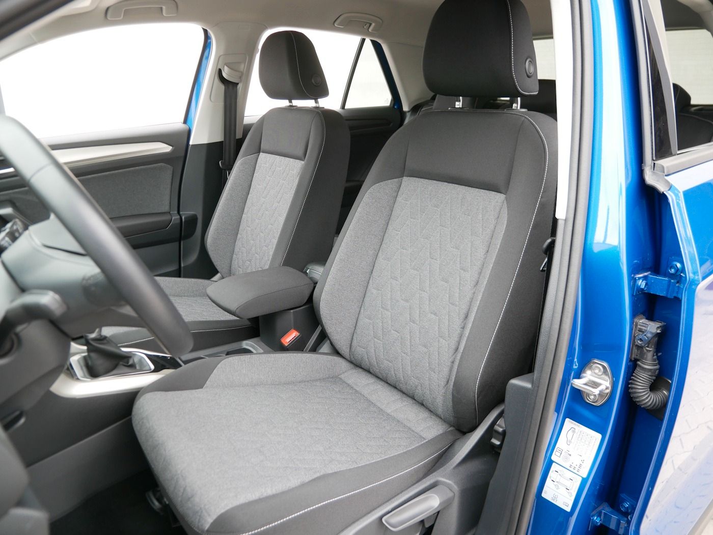 Fahrzeugabbildung Volkswagen T-Roc 1.5 TSI Move NEU40T Standheiz ACC SHZ+LHZ
