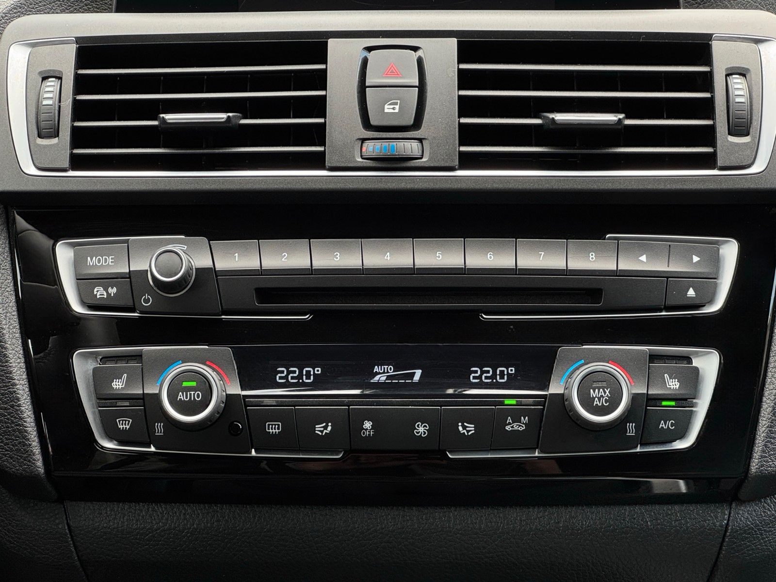 Fahrzeugabbildung BMW M140i Aero REMUS HIFI PDC KZG Keyless Alcantara