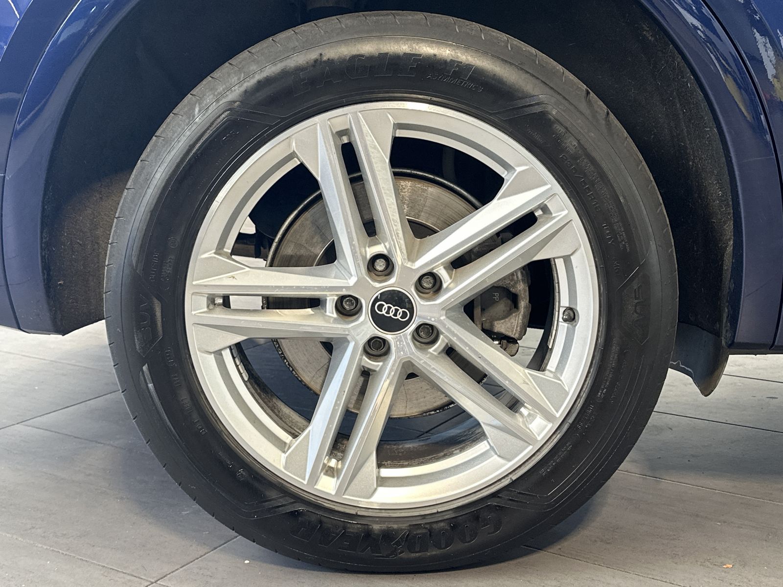 Fahrzeugabbildung Audi Q5 40 TDI Qu S-Line NAV+LED+VCOCKPIT+PANO+19ZOLL