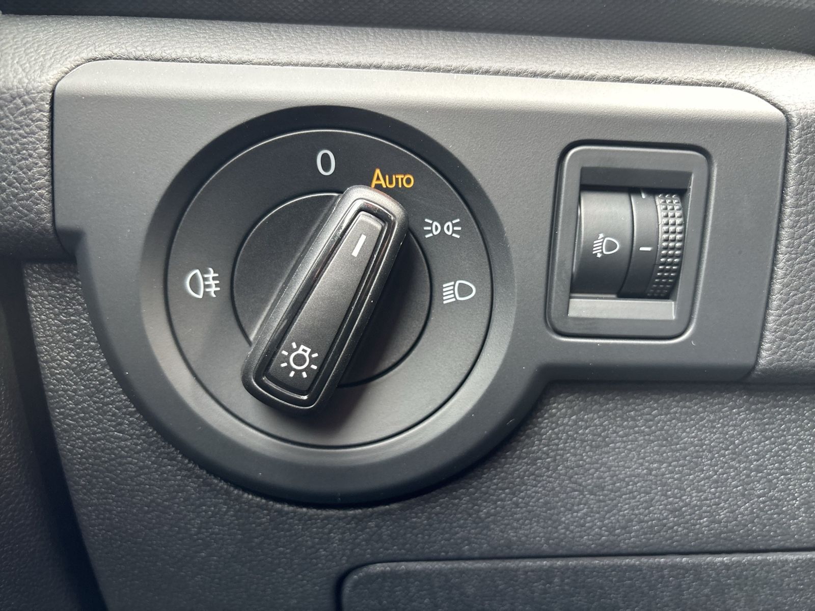 T-Cross 1.0 TSI, Sitzhzg, App, Multilenkrad, LED