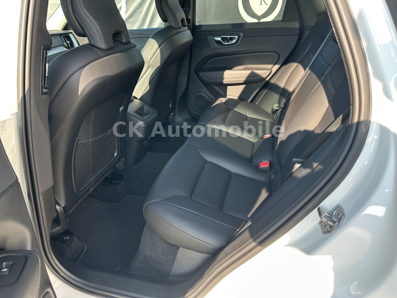 Fahrzeugabbildung Volvo XC60 B4 Momentum Pro AWD/Navi/Leder/Pano/LED/Kam