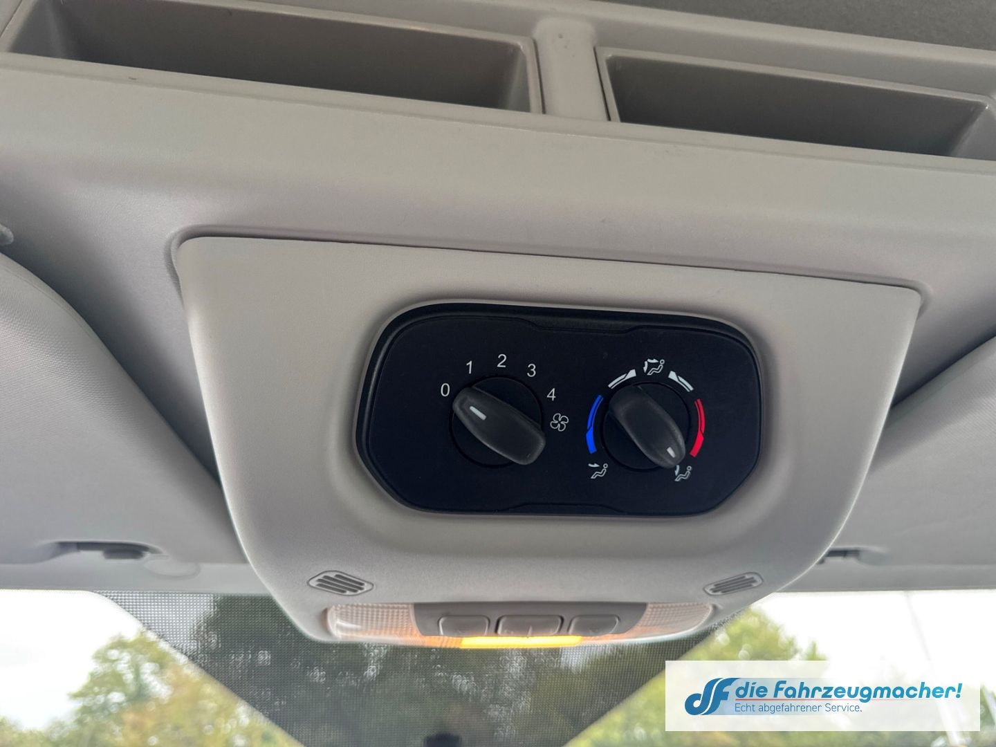 Fahrzeugabbildung Ford Transit 350 L3 Trend StandHZG *7436 *EXPORT
