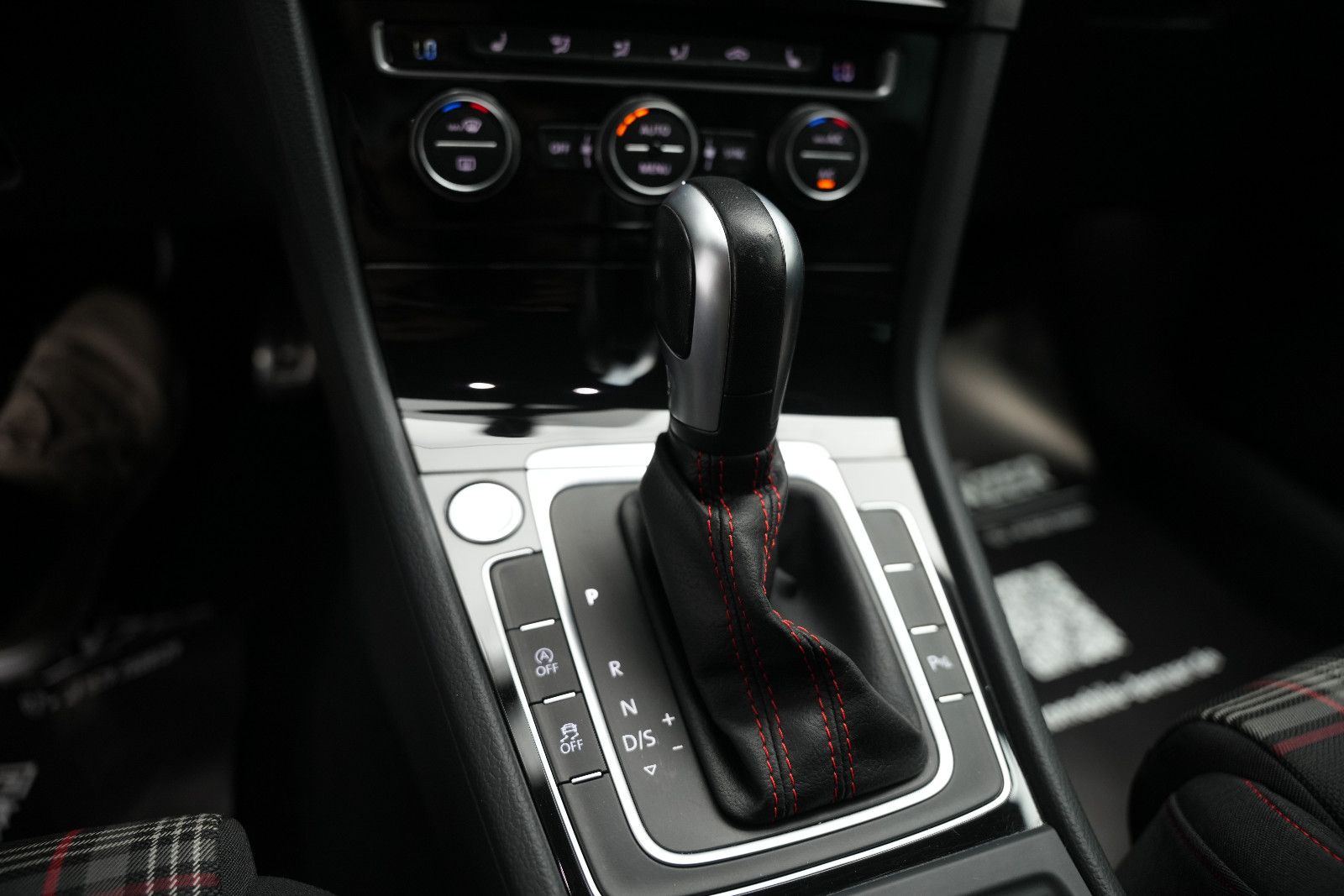 Fahrzeugabbildung Volkswagen Golf VII GTI Performance *Virtual*Automatik*SHZ*