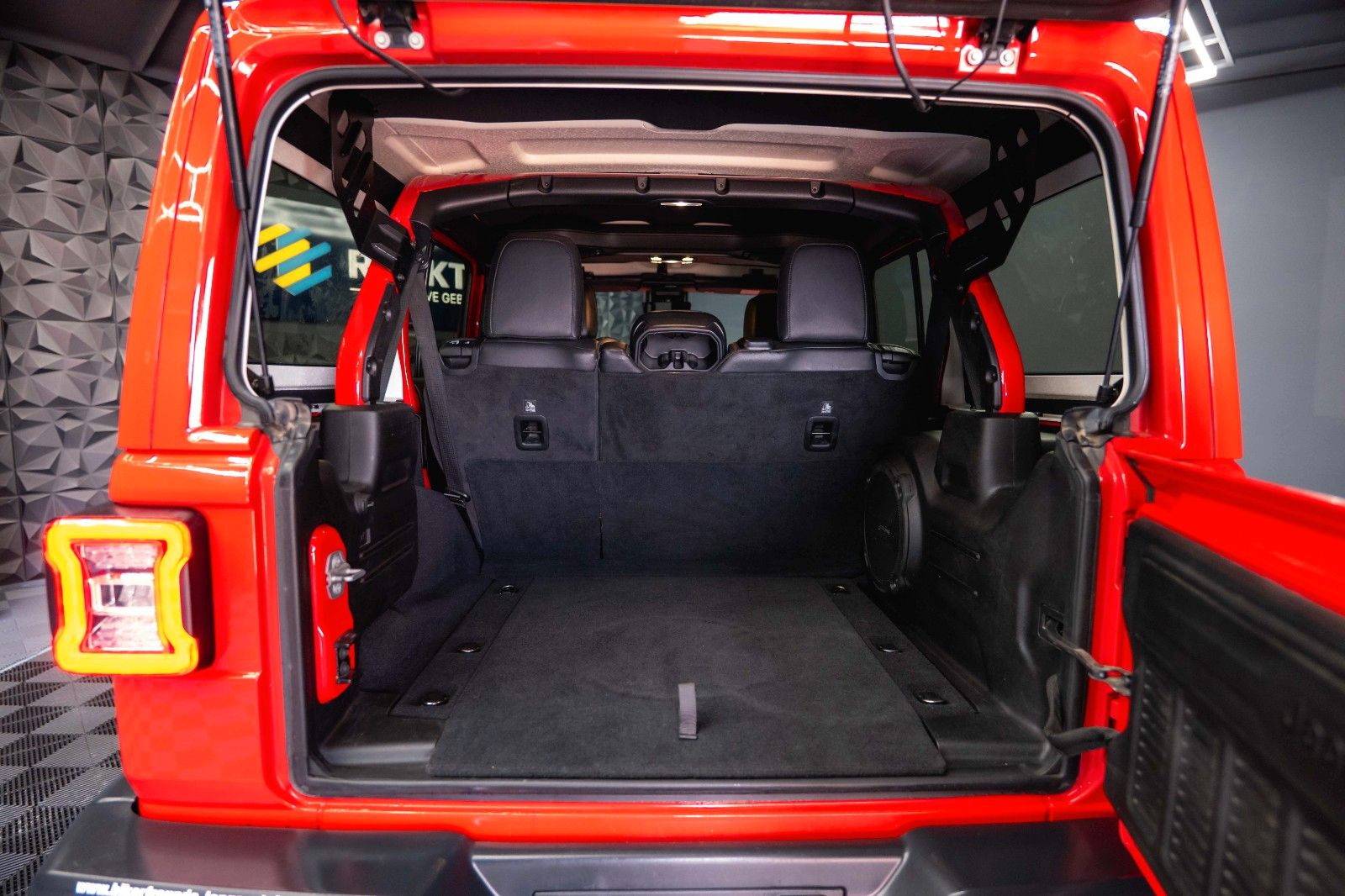 Fahrzeugabbildung Jeep Wrangler Unlimited Sahara OVERLAND 4x4 *LED*ACC*