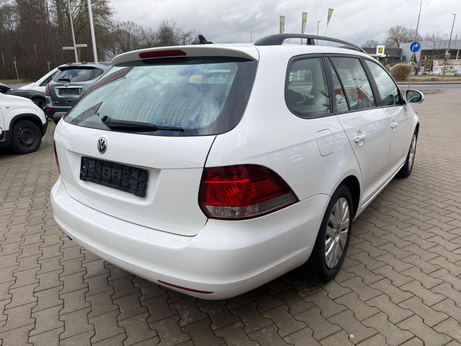 Volkswagen Golf 2013 — engine 1.598 cm³, 105 HP (77kW)