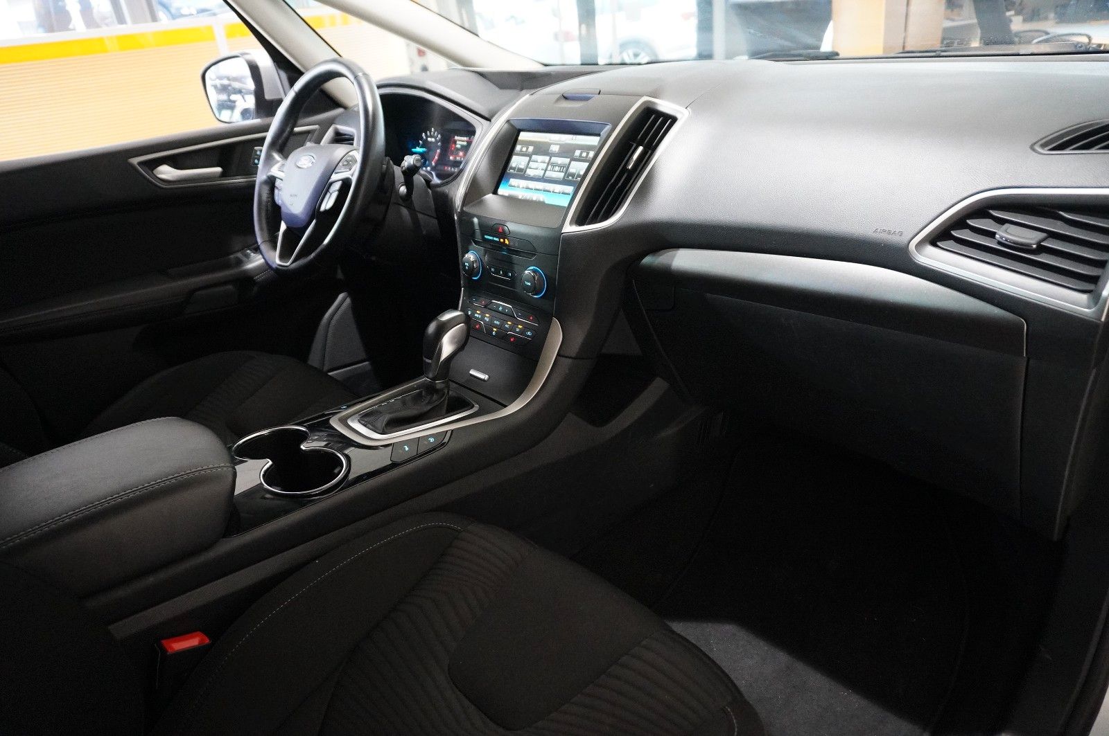 Fahrzeugabbildung Ford S-Max 2.0D BUSINESS 4X4 7-SITZE NAVI/SH/PDC/TEMP