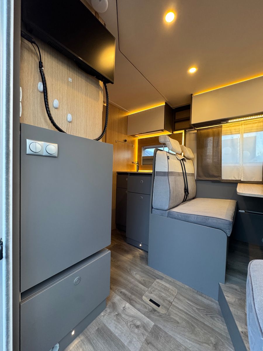 Fahrzeugabbildung LMC TOURER LIFT H 730 G DACHKLIMA SAT SKYROOF HUBBET