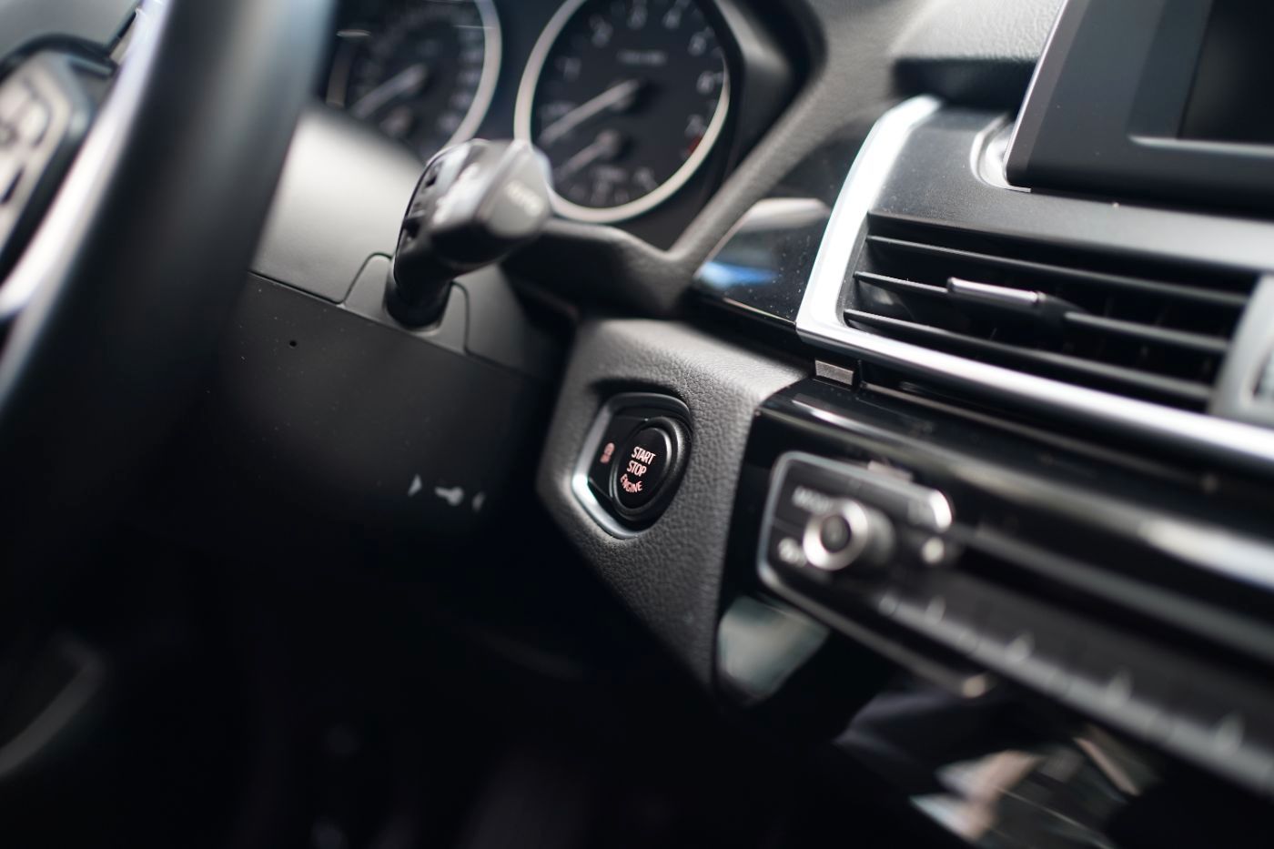 Fahrzeugabbildung BMW 218i Active Tourer Advantage KlimaA+LED+Navi+PDC