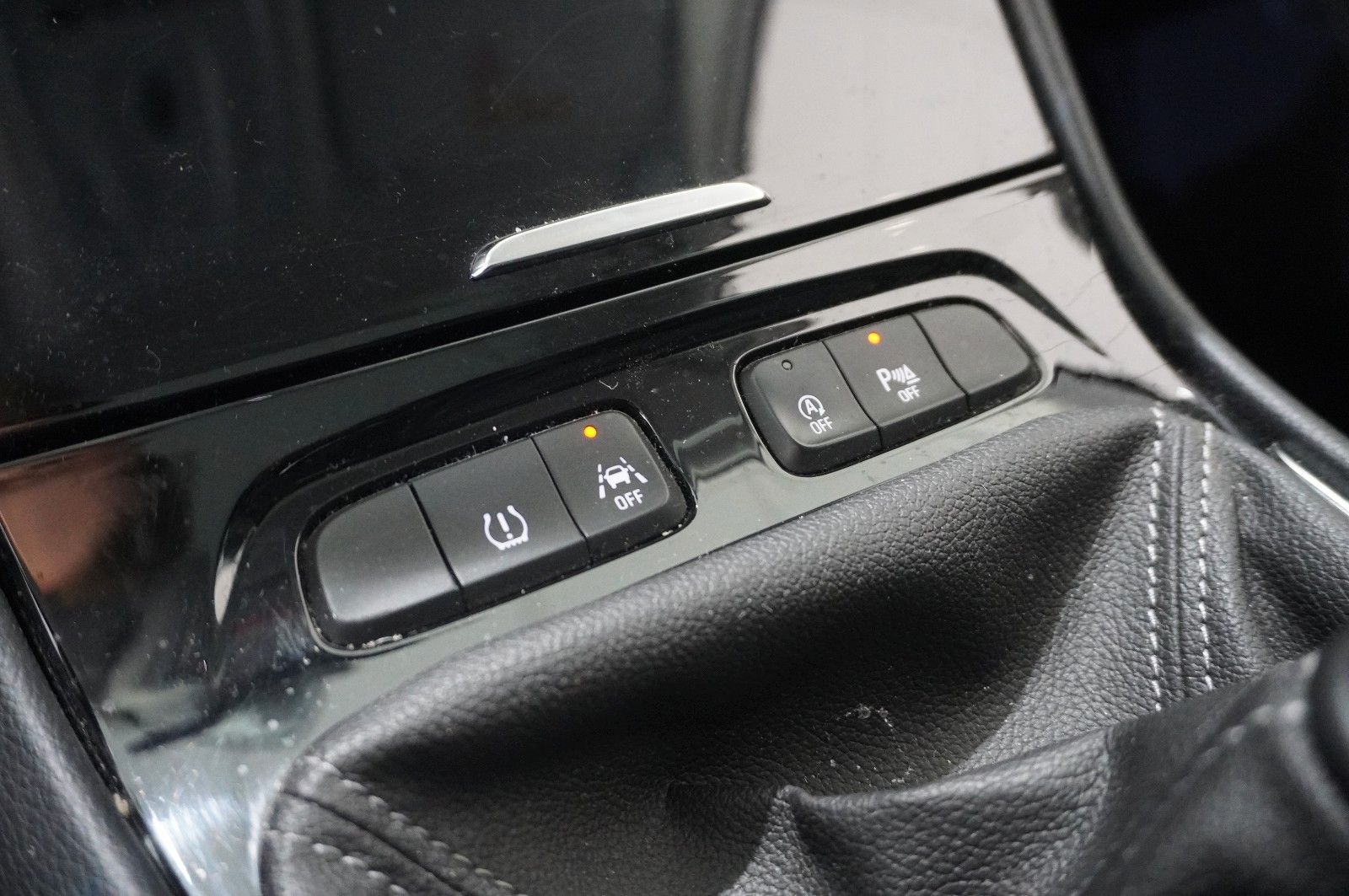 Fahrzeugabbildung Opel Grandland (X) 1.2T INNOV. NAVI/LED/KAMERA/PANO.