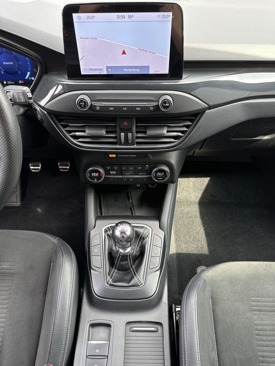 Fahrzeugabbildung Ford Focus Turnier 2.0 EB ST NAV+LED+ACC+AHK+KAM+19ZO