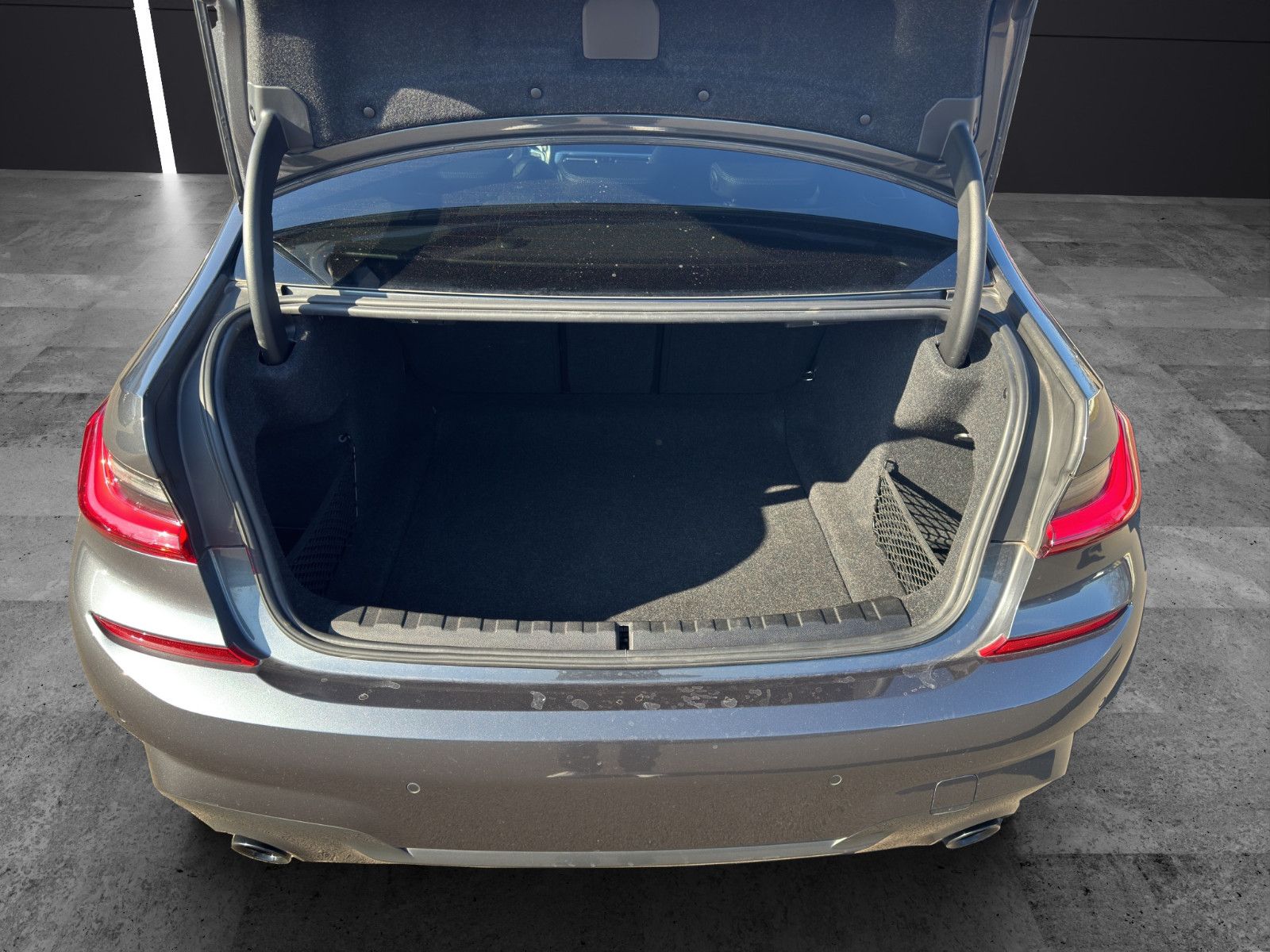 Fahrzeugabbildung BMW 320 d xDrive M Sport Lim/Hifi/Shadow/Navi