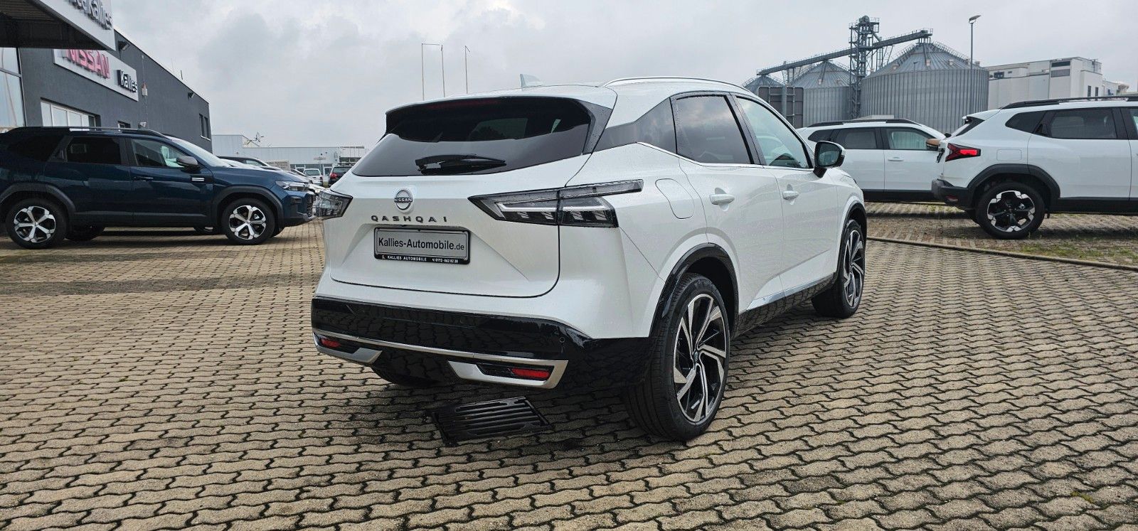Fahrzeugabbildung Nissan Qashqai 1.3 MHEV Tekna+ PANO+HUD+BOSE+SHZ