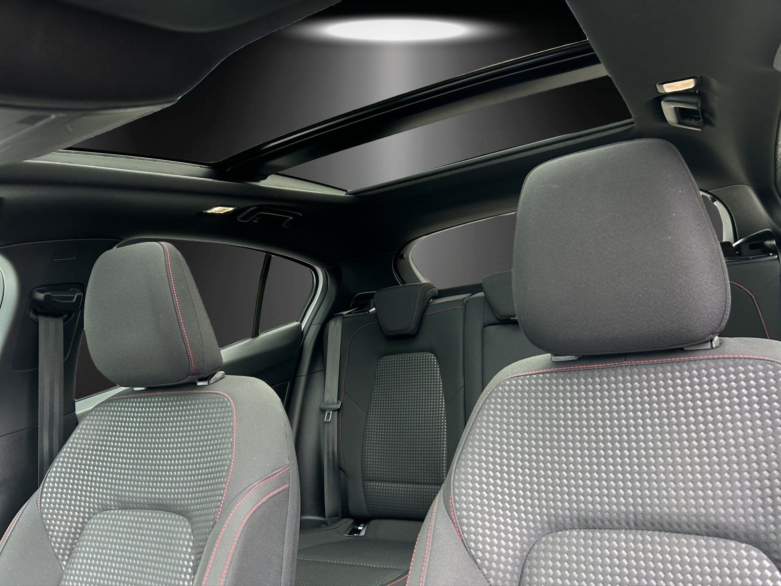 Fahrzeugabbildung Ford Focus 1.0 EcoBoost ST-Line/PANO-DACH/KAMERA/B&O/