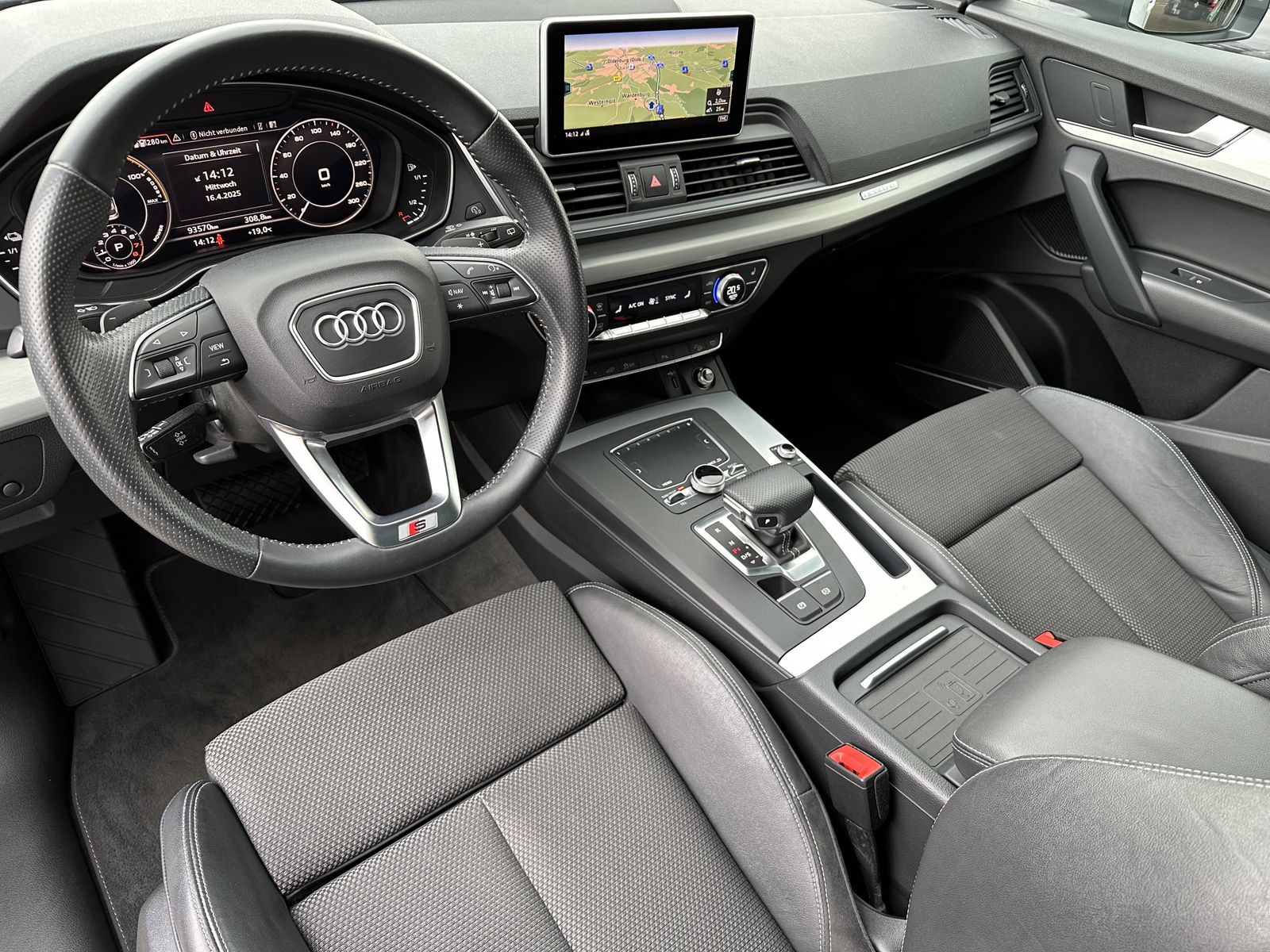 Fahrzeugabbildung Audi Q5 55 TFSI e Quattro S-Line NAV+LED+PANO+DIGDISP
